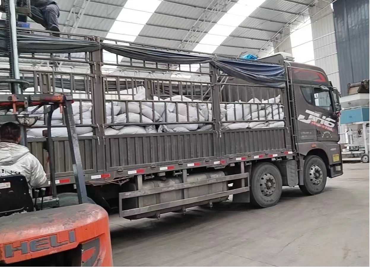 Fabricante fornece flocos de humato de potássio em estoque.jpg